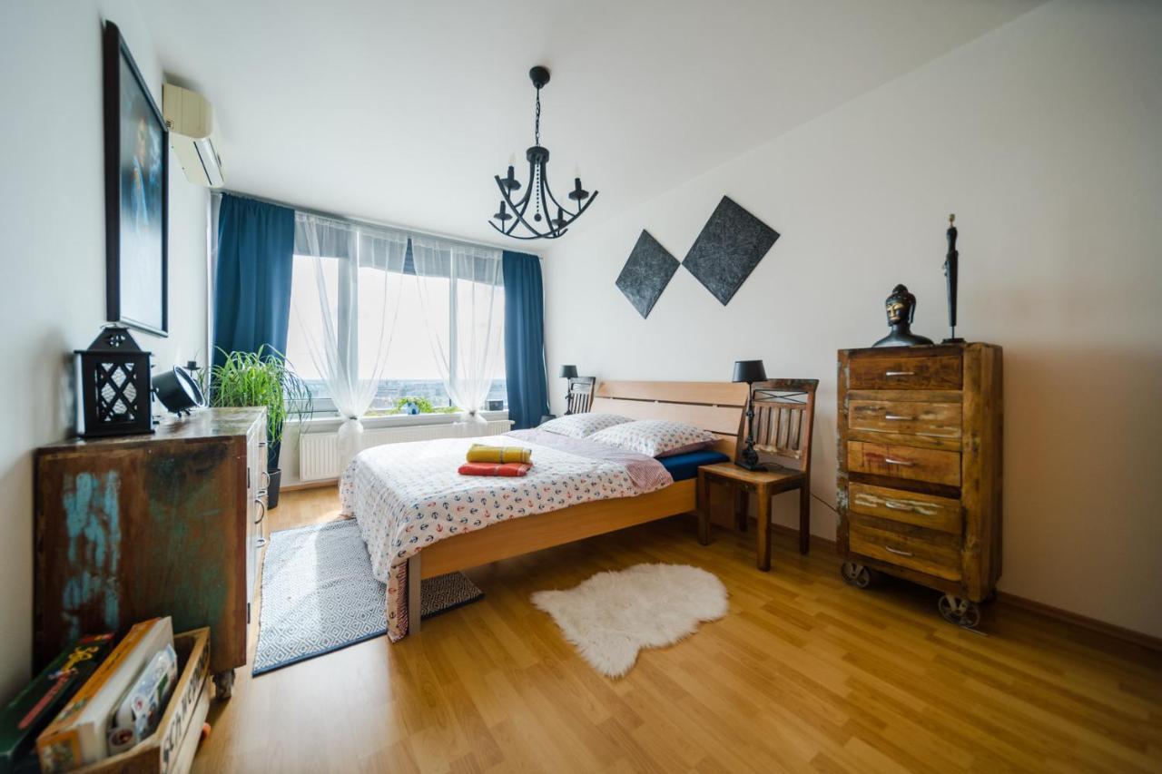 Comfy Condo On The 20Th Floor & Free Parking บราติสลาวา ภายนอก รูปภาพ