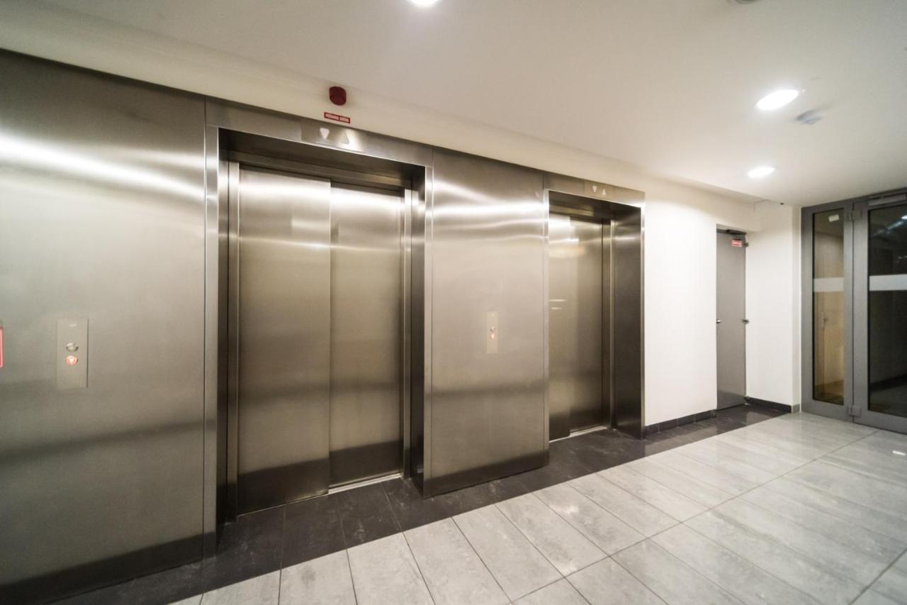 Comfy Condo On The 20Th Floor & Free Parking บราติสลาวา ภายนอก รูปภาพ